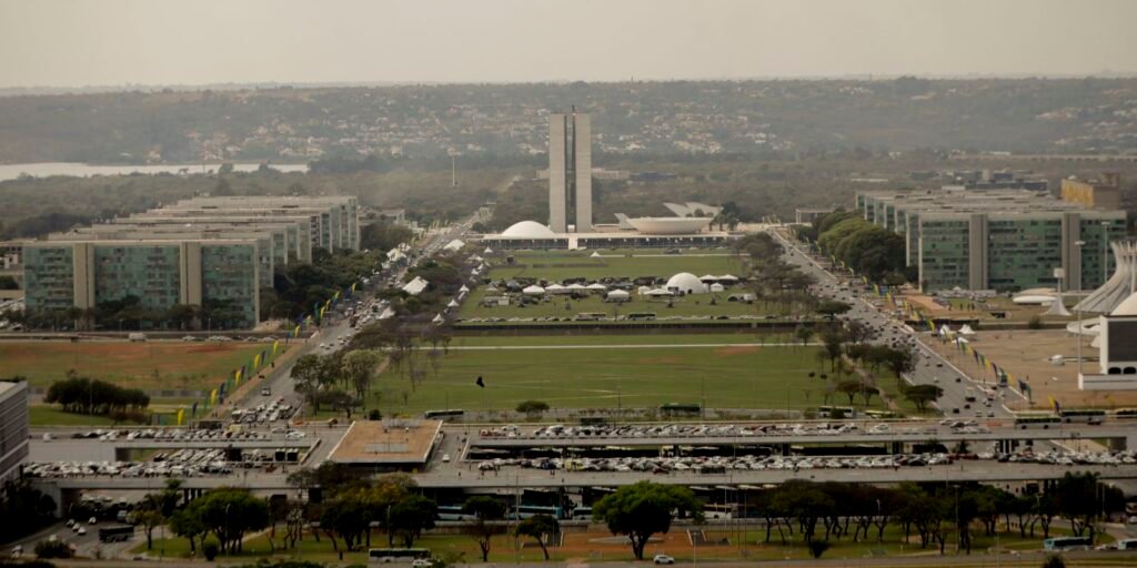 reajuste-de-servidores-federais-sera-pago-em-maio,-garante-governo