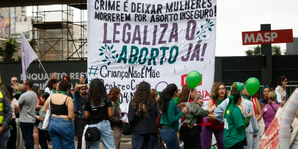 barreiras-travam-aborto-legal-no-brasil,-diz-instituto-ligado-a-oms