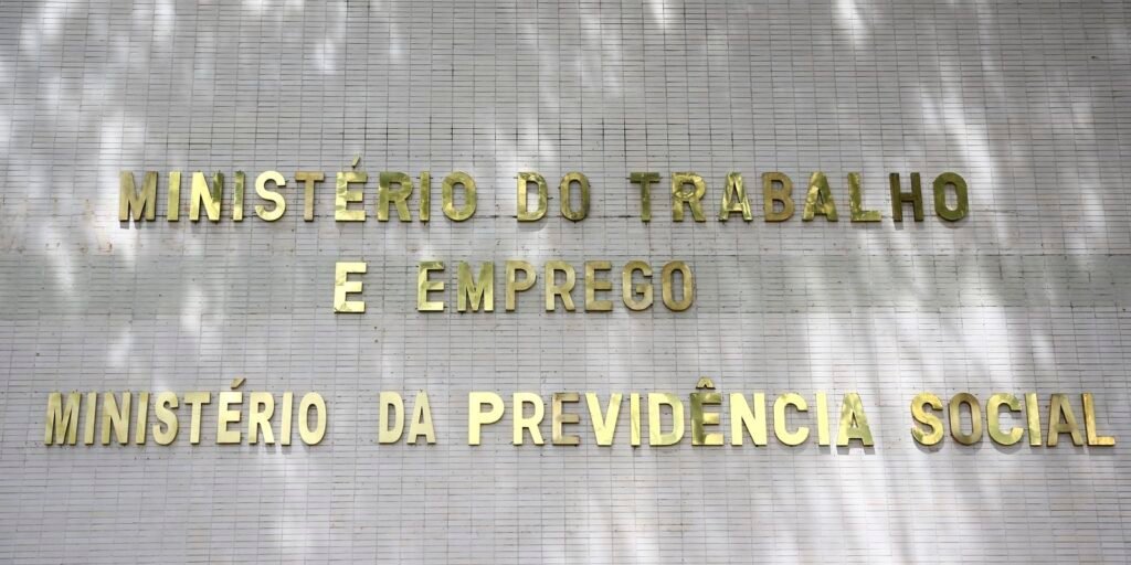 medicos-peritos-do-inss-voltam-ao-trabalho-nesta-segunda-feira