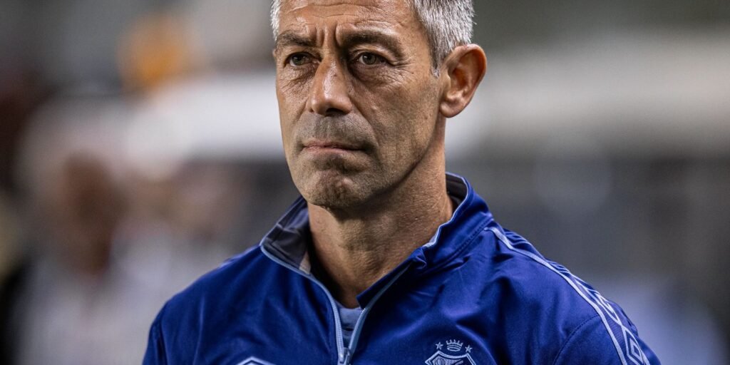 santos-demite-tecnico-pedro-caixinha-apos-inicio-dificil-no-brasileiro