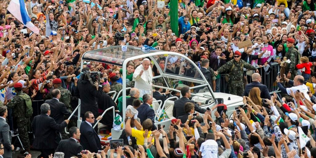 visita-do-papa-ao-brasil-reuniu-3,7-milhoes-de-pessoas-no-rio-em-2013