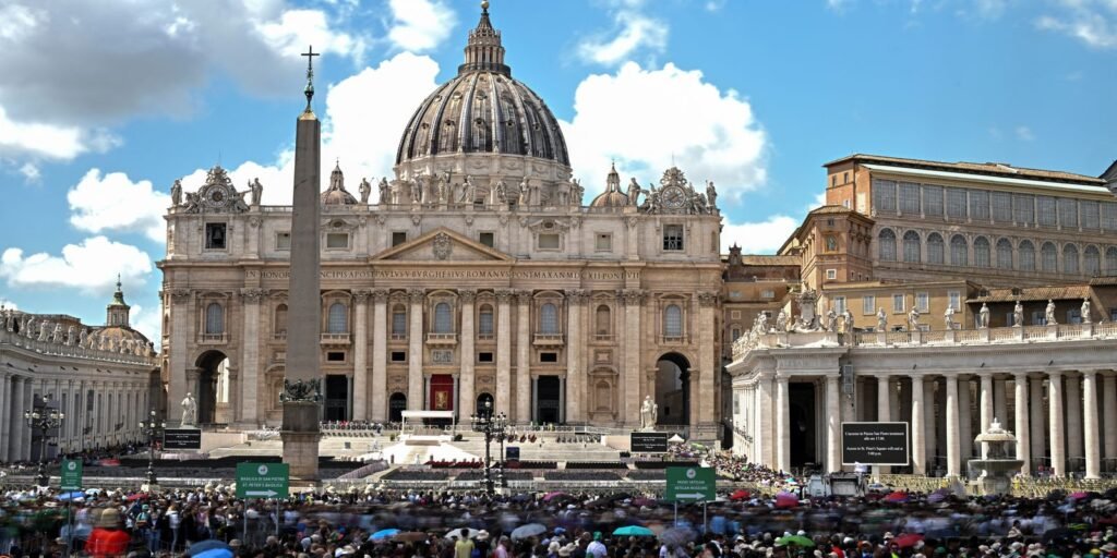 lula-e-comitiva-desembarcam-em-roma-para-funeral-do-papa-francisco