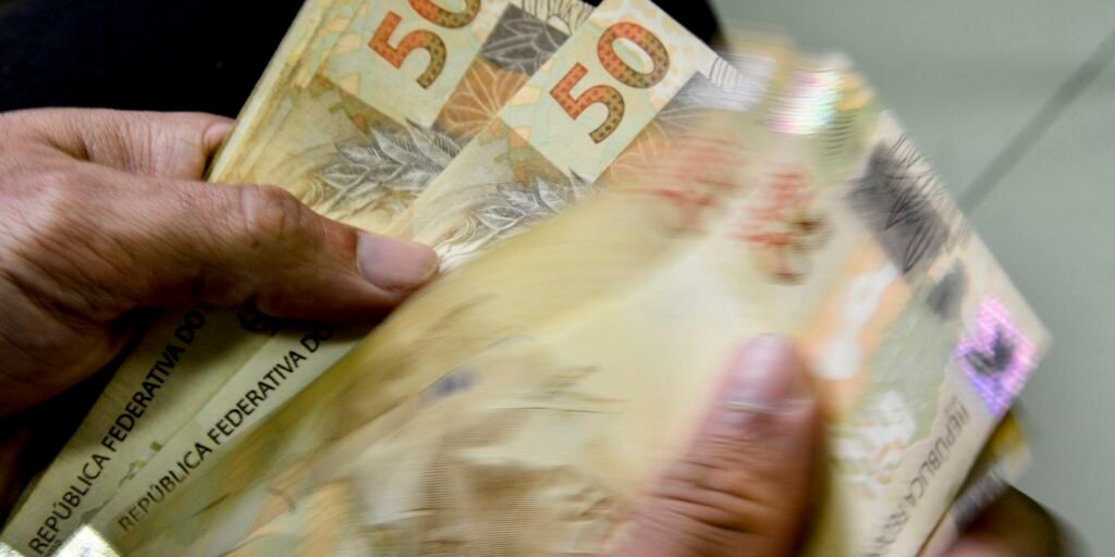 aposentados-do-inss-que-ganham-mais-que-o-minimo-comecam-a-receber-13o