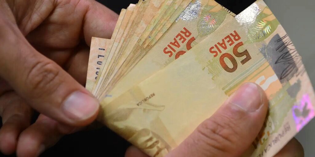 beneficios-sociais-garantem-rendimento-medio-recorde-de-r$-836-em-2024