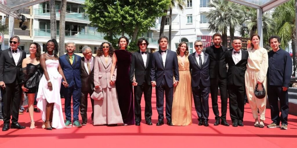 artistas-e-autoridades-celebram-premios-de-o-agente-secreto-em-cannes