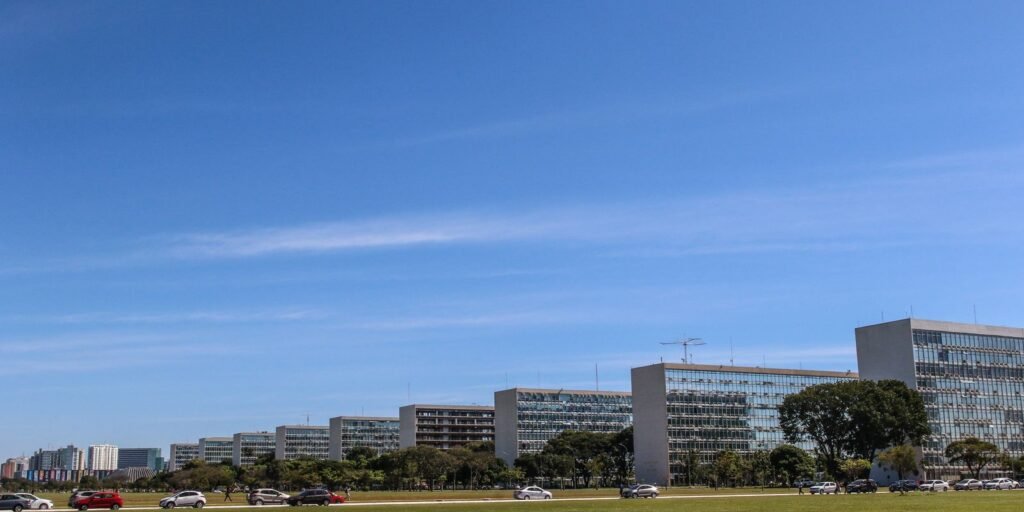 senado-aprova-reajuste-salarial-de-servidores-federais