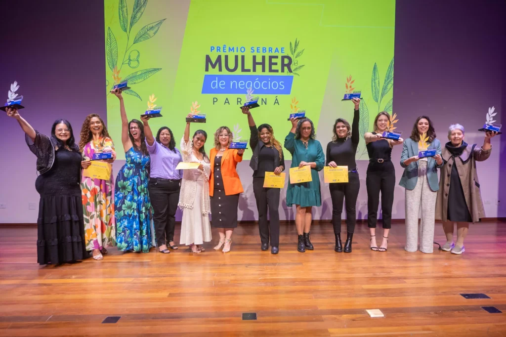 As doze vencedoras da etapa Paraná do Prêmio Sebrae Mulher de Negócios, em 2025. Foto: Inove.