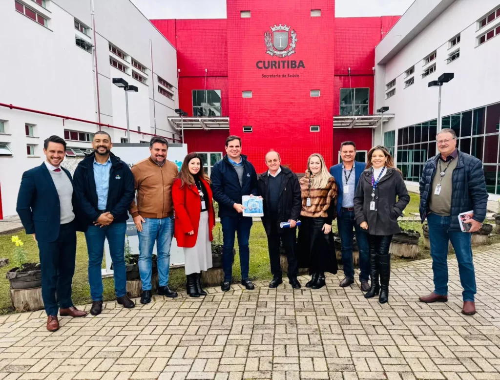 Diretor financeiro executivo da Itaipu visita Hospital do Idoso em Curitiba
