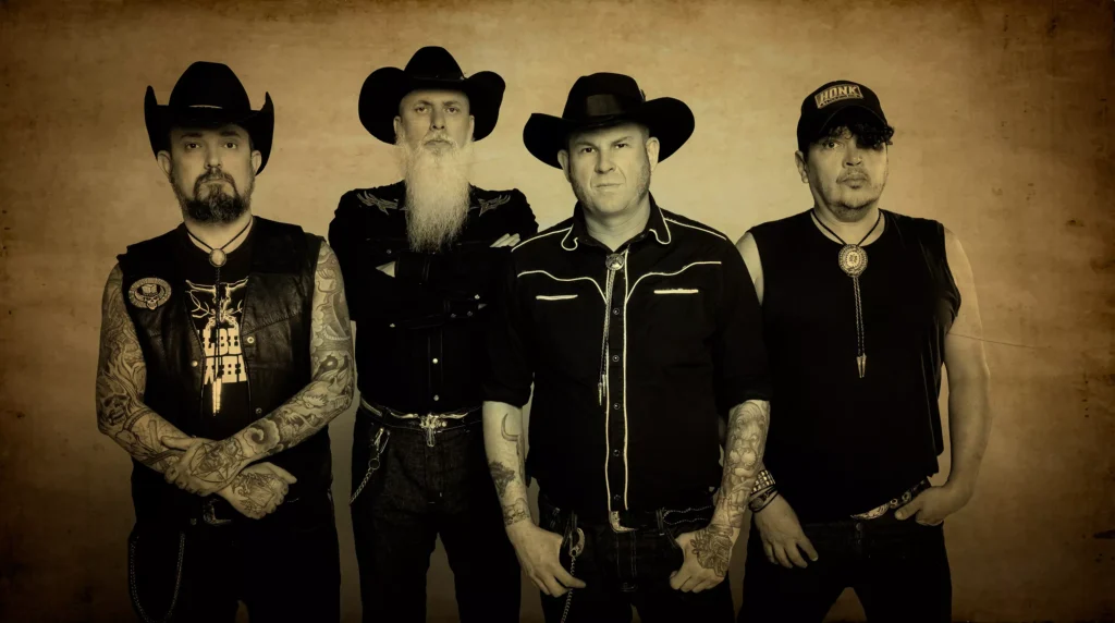 Quem sobe ao palco fechando a programação de shows do primeiro dia é a Hillbilly. Foto: Divulgação