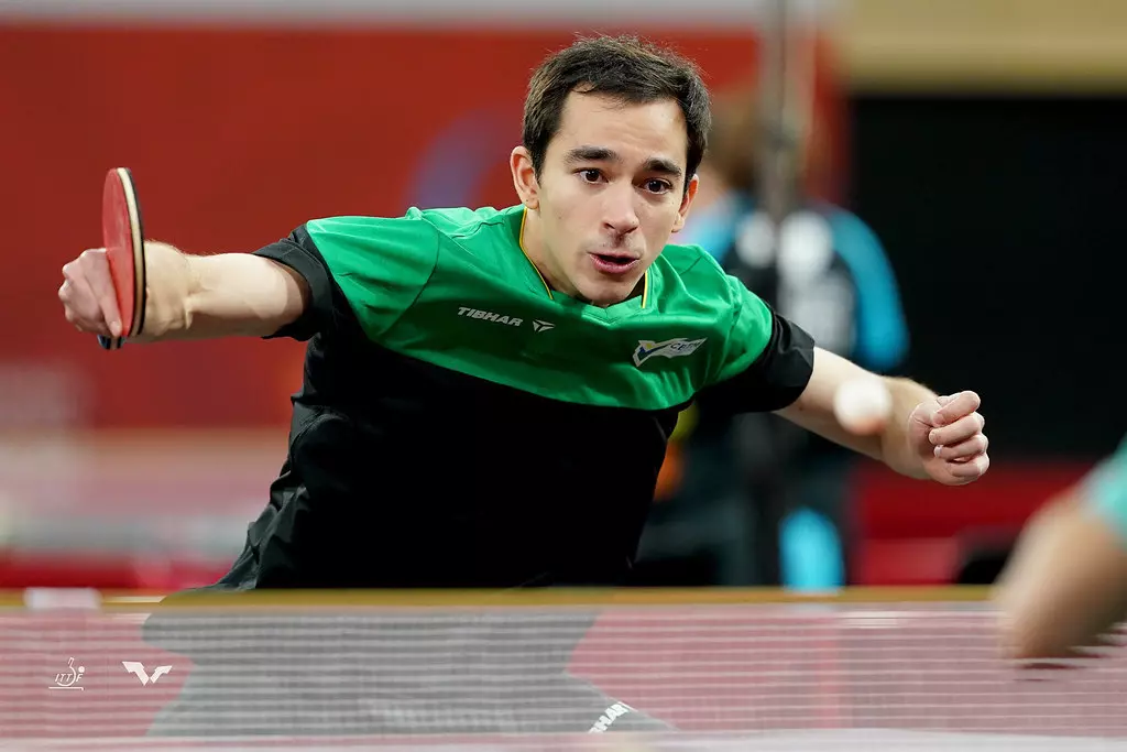 Hugo Calderano no Mundial de Doha (Foto: ITTF/ WTT)