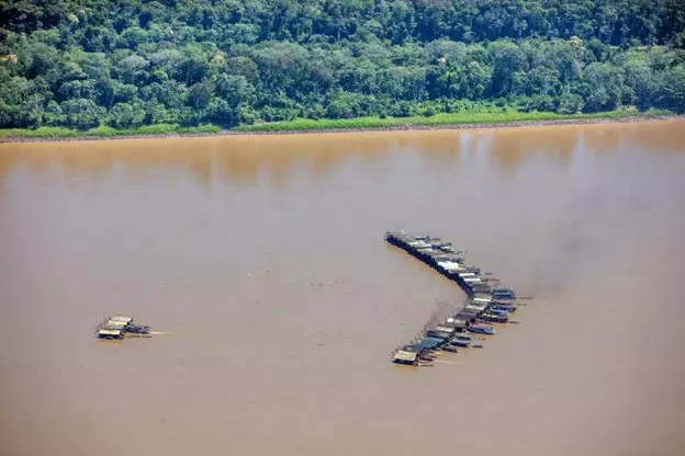 Balsas flagradas pelo Greenpeace Brasil no Rio Madeira - Foto: Marizilda Cruppe/Greenpeace Brasil