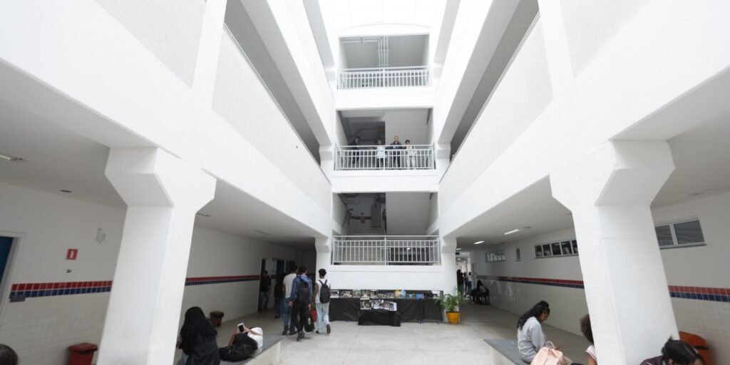 escola-em-tempo-integral-deve-ter-jornada-minima-de-35-horas-semanais