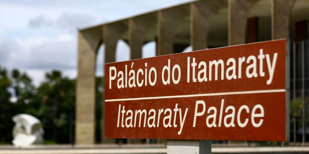 itamaraty-e-gleisi-rechacam-ataque-de-vice-secretario-de-trump