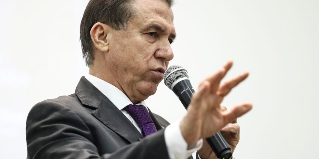 ministro-do-trabalho-diz-que-pais-nao-deve-se-desesperar-por-tarifaco