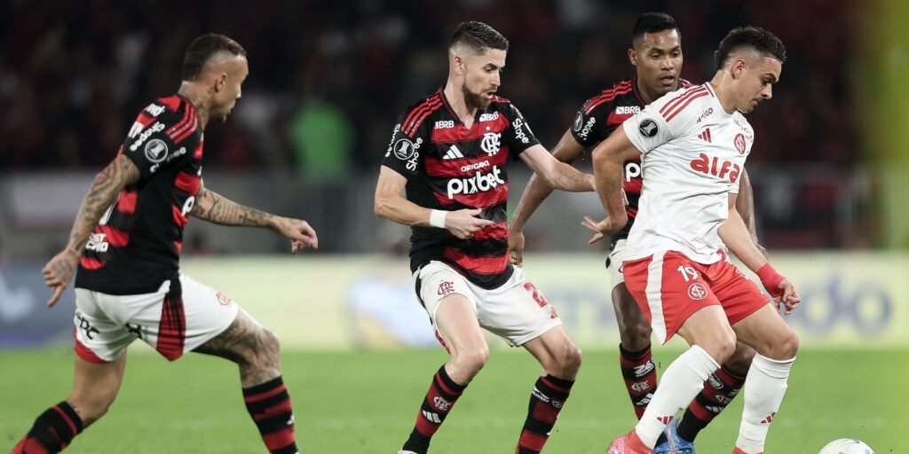 nacional-acompanha-duelo-final-entre-inter-e-fla-pela-libertadores