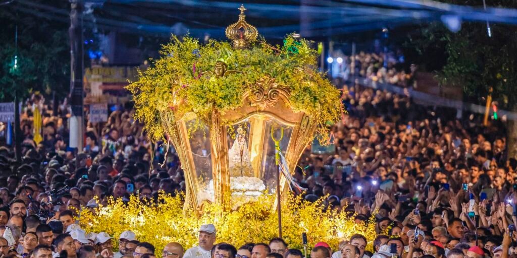 cirio:-em-belem,-o-manto-da-virgem-de-nazare-esta-quase-pronto