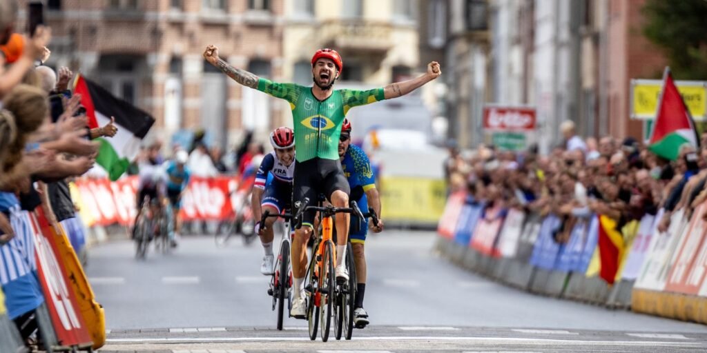 lauro-chaman-leva-tricampeonato-mundial-de-paraciclismo-na-belgica