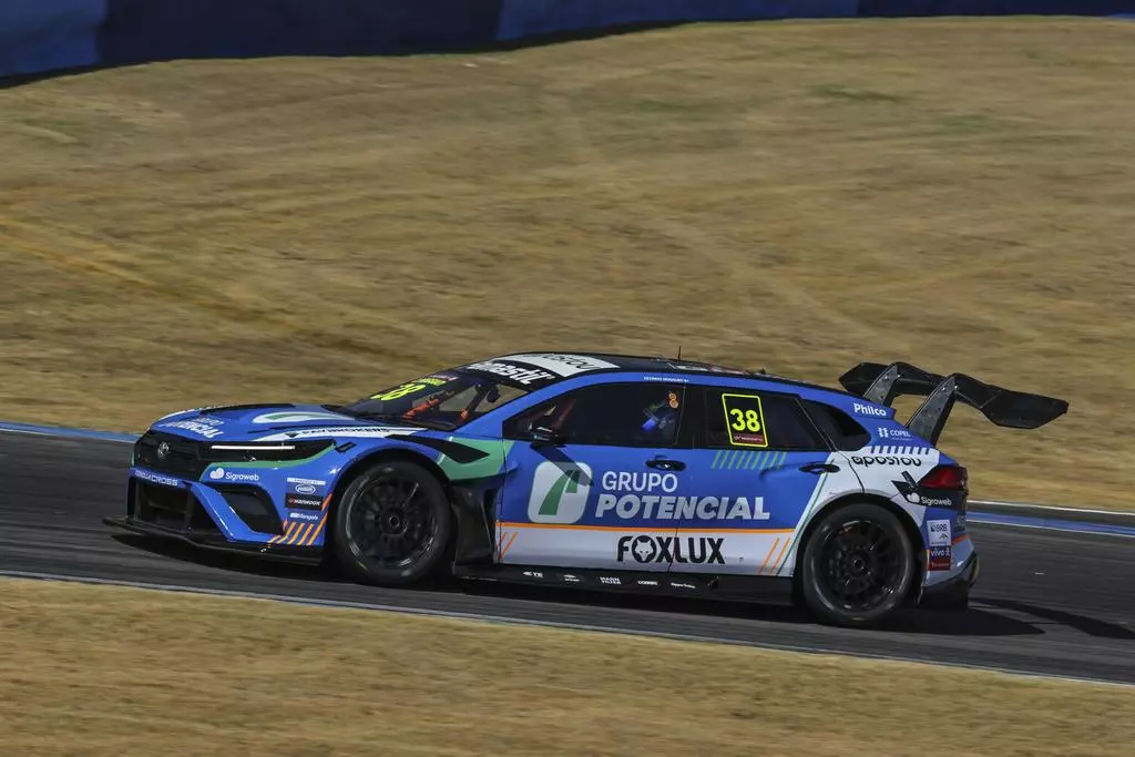 Muggiati acelera pela primeira vez na pista de Curvelo (Rodrigo Ruiz/RR Media)