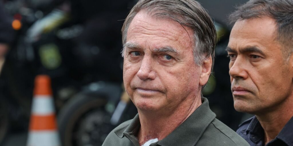 apos-retirada-de-lesoes-da-pele,-bolsonaro-volta-a-prisao-domiciliar