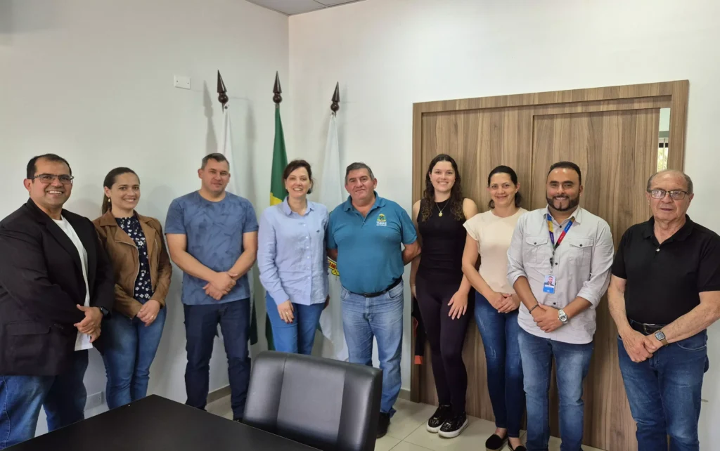 A celebração da parceria contou com a presença de lideranças locais, secretarias municipais e produtores rurais. Foto: Divulgação