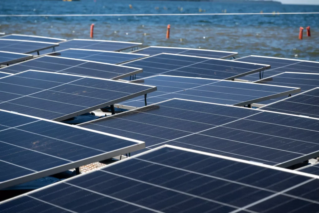 
Itaipu inicia montagem da usina solar flutuante