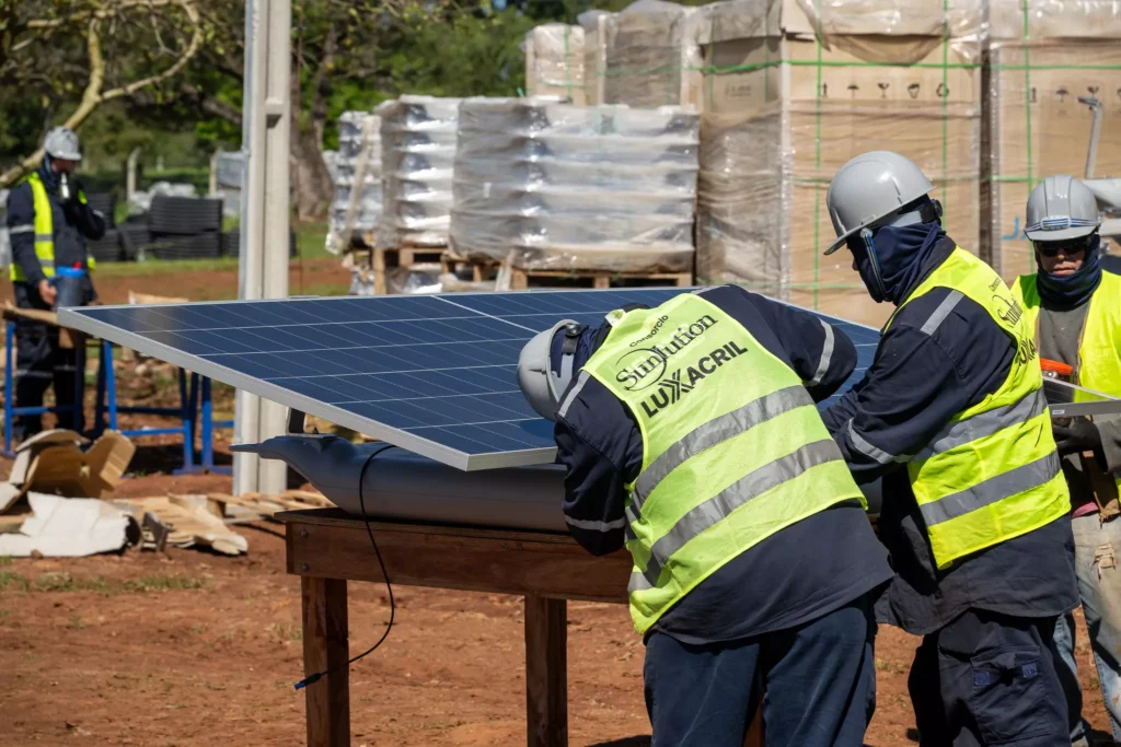 Itaipu inicia montagem da usina solar flutuante