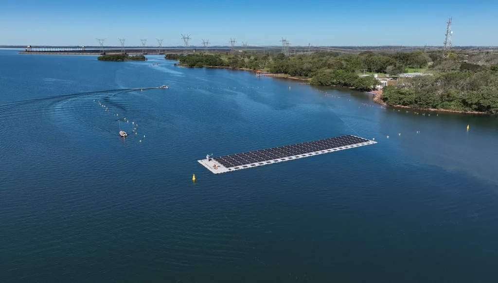 
Itaipu inicia montagem da usina solar flutuante