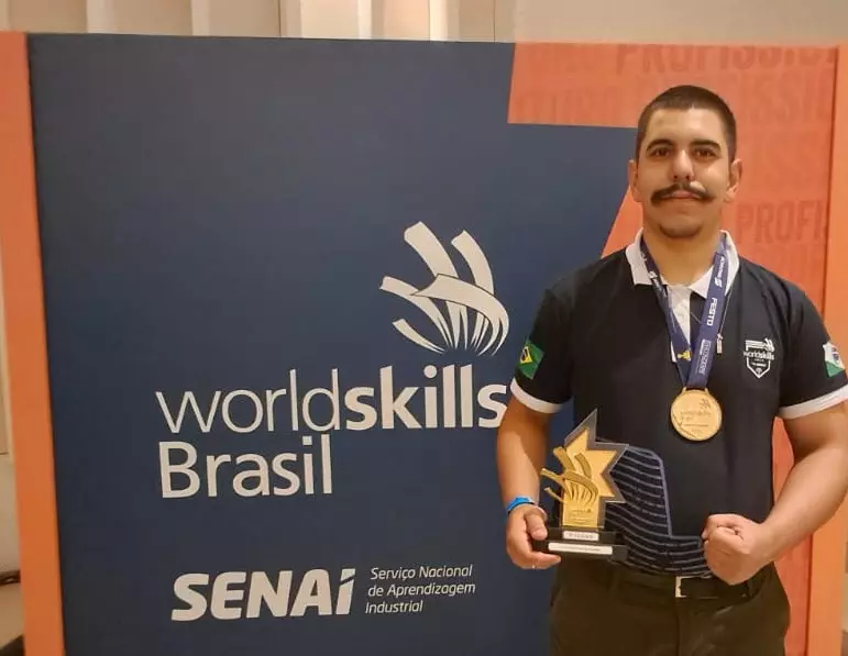 Ouro para Curitiba: Davi da Silva Aleixo Ignacio brilhou na Construção em Alvenaria durante a WorldSkills Brasil 2025 (Foto: Senai Paraná)