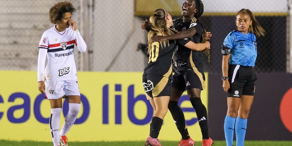 sao-paulo-e-derrotado-e-se-complica-na-libertadores-feminina