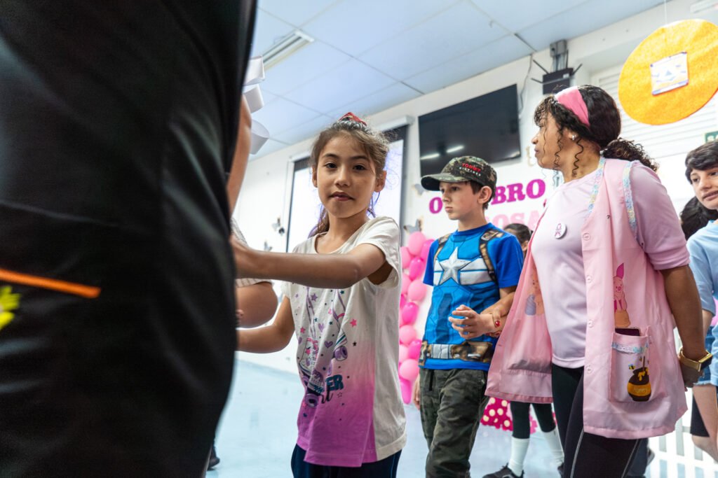 alunos-da-educacao-especial-da-rede-estadual-participam-de-evento-sobre-o-outubro-rosa