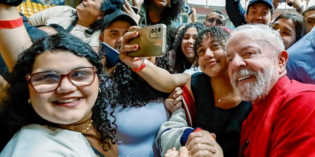 lula:-educacao-e-politica-sao-pilares-para-pais-ter-um-futuro-melhor