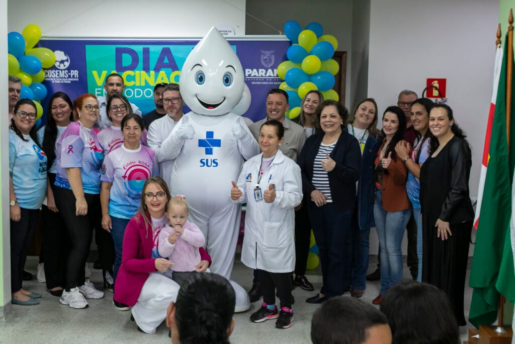 dia-d-de-multivacinacao-mobiliza-10-mil-profissionais-em-1370-salas-de-aplicacao-pelo-parana