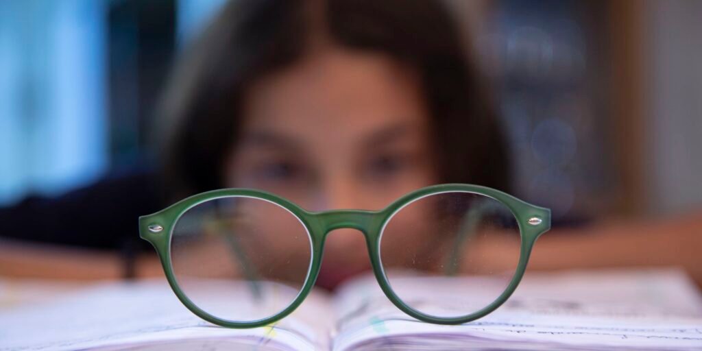 projeto-recicla-plastico-para-criar-oculos-para-criancas-no-rj