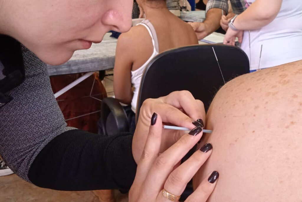 acupuntura-e-meditacao-no-sus:-parana-registra-69-mil-atendimentos-de-pics-em-2025