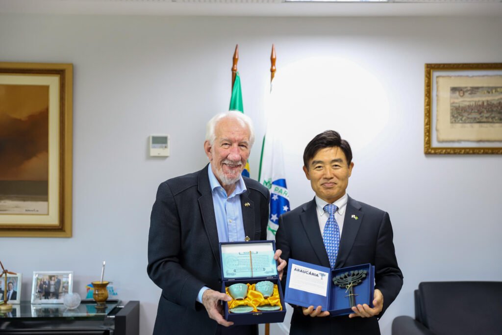 piana-recebe-consul-geral-da-coreia-do-sul-para-tratar-da-instalacao-da-lg-no-parana