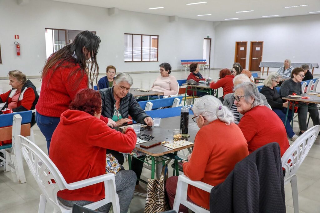 ratinho-junior-assina-decreto-que-institui-bolsa-para-cuidadores-de-pessoas-idosas