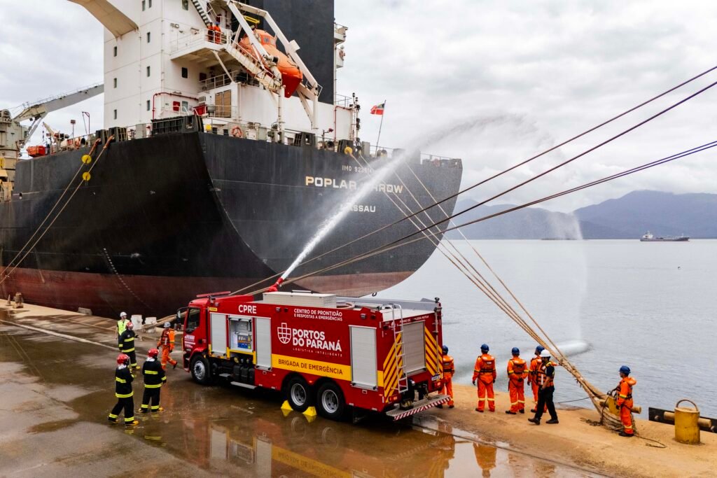 combate-a-incendio:-simulado-no-porto-de-paranagua-reforca-preparo-contra-emergencias
