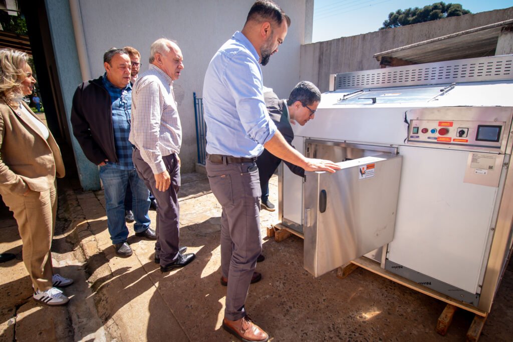 governo-do-estado-entrega-conversores-de-residuos-para-13-colegios-agricolas-do-parana