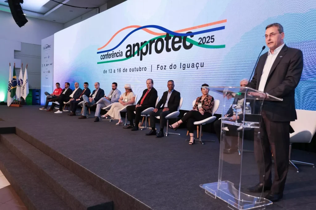 César Reinaldo Rissete, diretor-técnico do Sebrae/PR, falou sobre o comprometimento em promover práticas inovadoras aliadas ao empreendedorismo no estado. Silvio Vers.