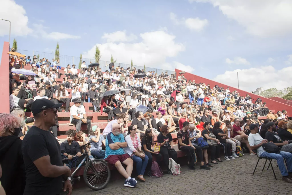 Fringe-reunira-centenas-de-espetaculos-gratuitos-nos-teatros-ruas-pracas-parques-e-espacos-culturias-de-Curitiba-Cred.-Humberto-Araujo