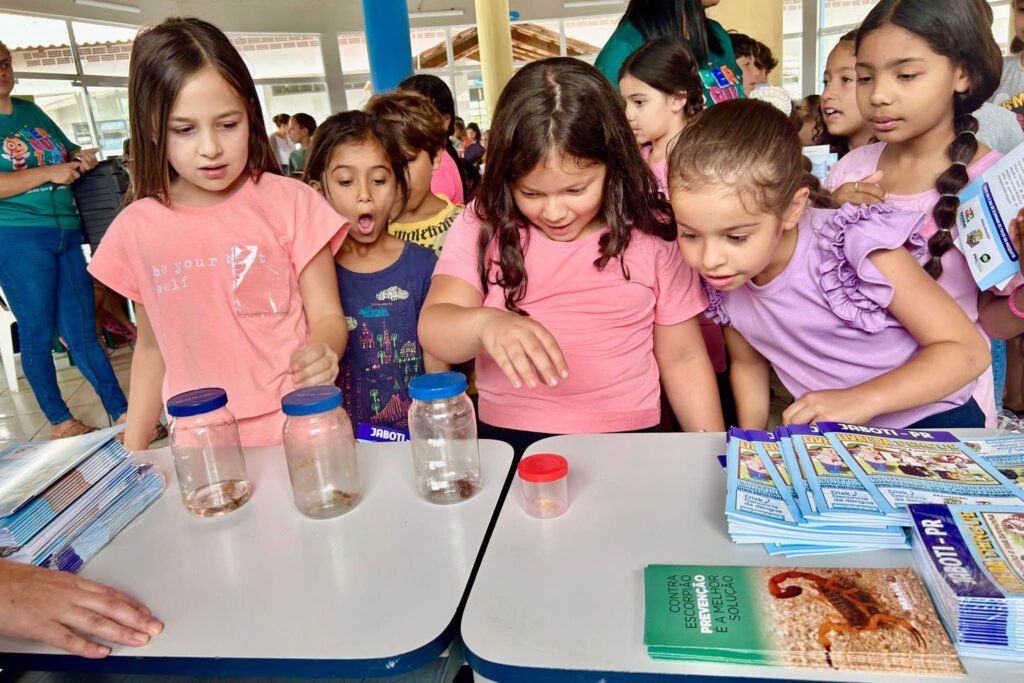 forca-tarefa-contra-escorpioes-mantem-mobilizacao-e-leva-orientacao-as-escolas