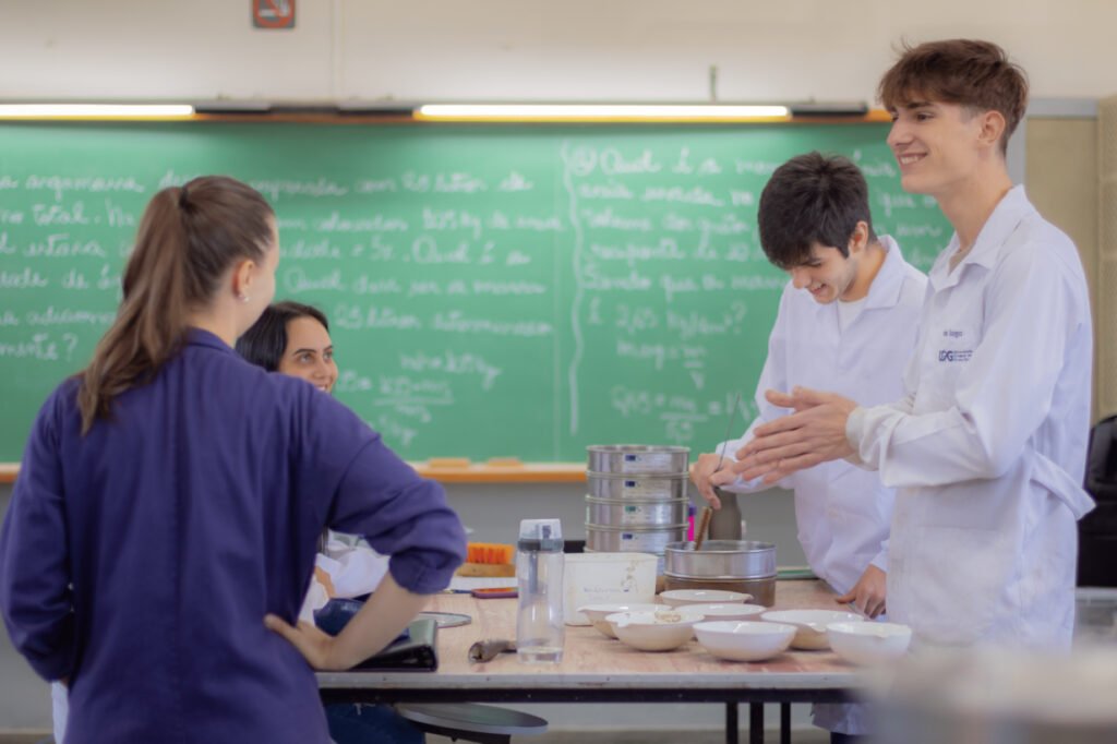 universidades-estaduais-do-parana-tem-alta-historica-de-68%-e-reunem-32-cursos-de-excelencia