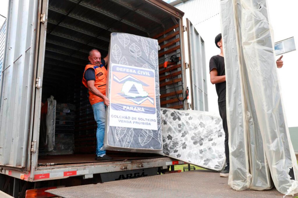 com-mais-de-mil-desalojados-e-desabrigados,-governo-e-municipios-preparam-abrigos