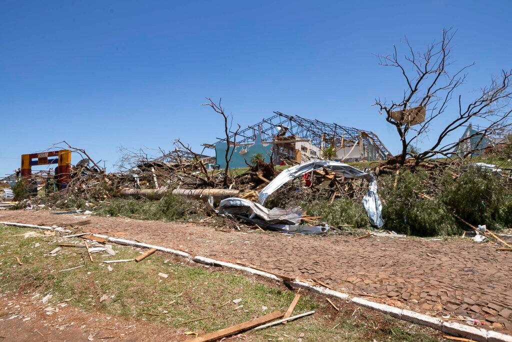 decreto-agiliza-reconstrucao-de-escolas-e-espacos-publicos-atingidos-por-tornado