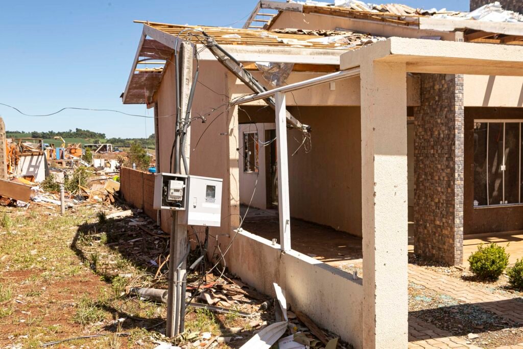 copel-vai-custear-a-reconstrucao-das-ligacoes-de-energia-dos-imoveis-de-rio-bonito-do-iguacu