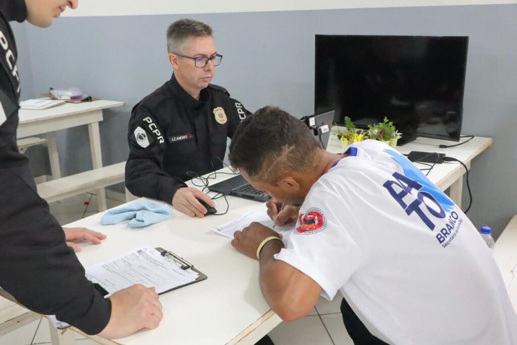 pcpr-emite-carteiras-de-identidade-para-desabrigados-em-abrigo-de-laranjeiras-do-sul