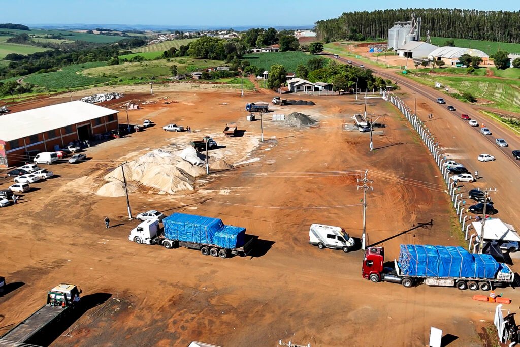 emocao-marca-a-chegada-das-primeiras-casas-pre-moldadas-a-rio-bonito-do-iguacu