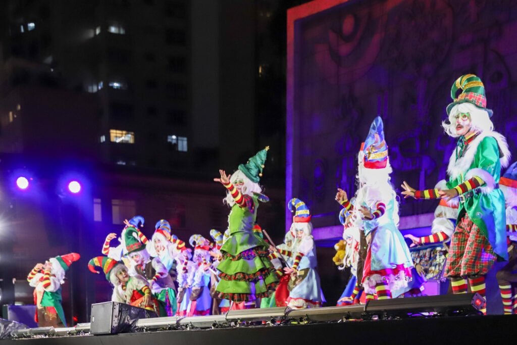“fabrica-de-emocoes”:-peca-no-teatro-guaira-abre-programacao-de-natal-de-curitiba