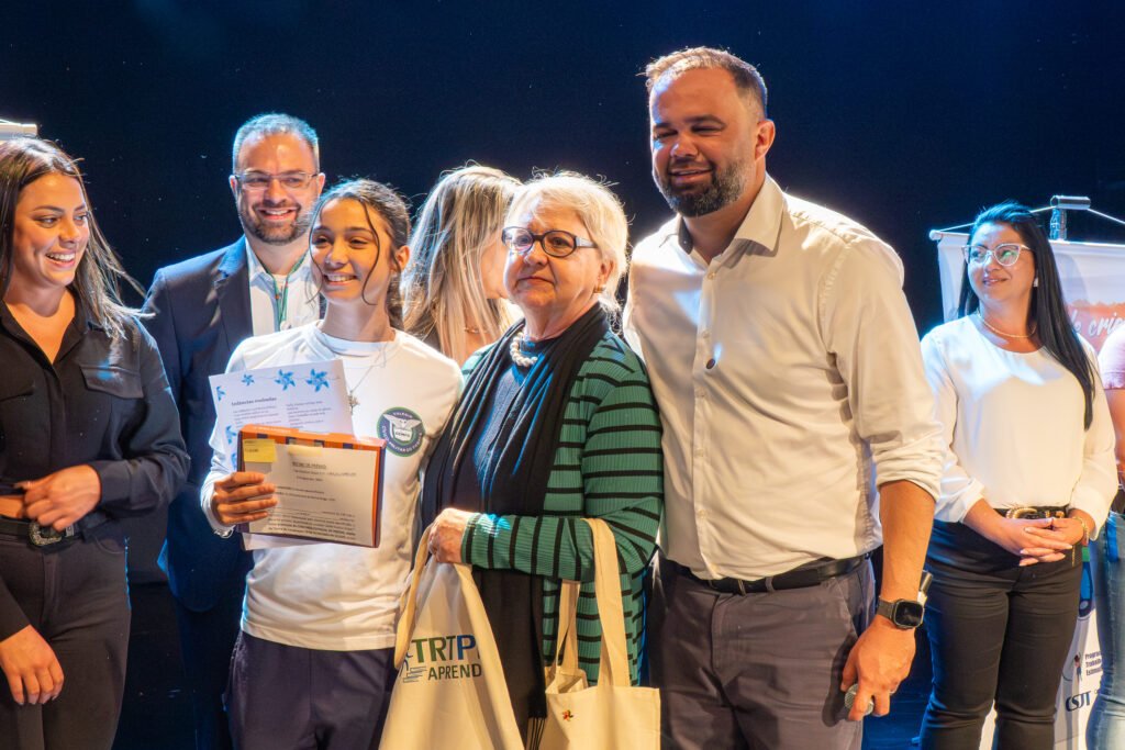 alunos-da-rede-publica-do-parana-recebem-premio-do-concurso-estadual-de-poesias