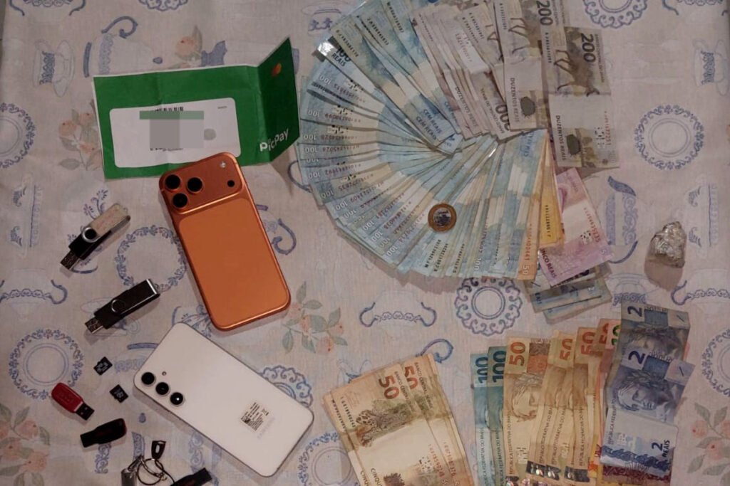 pcpr-e-pmpr-prendem-13-pessoas-e-apreendem-r$-26-mil-durante-operacao-em-rolandia